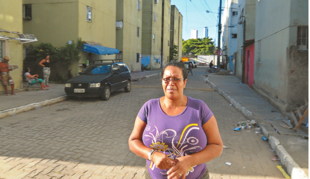 Do lado direito da rua direita