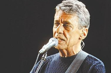 Polêmicas à parte, Chico Buarque continua genial