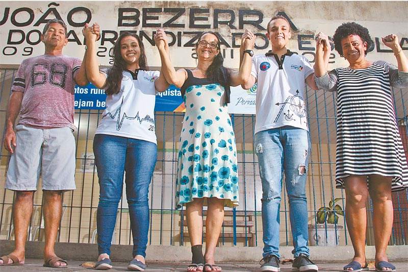 Participantes do projeto de escola em Brasília Teimosa, voluntários e estudantes querem apoio financeiro para retomar ações neste semestre - Foto: BRENDA ALCANTARA/ESP DP