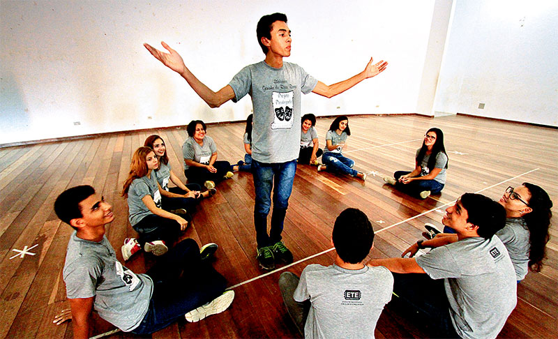 Saraus dos estudantes têm duração de duas horas onde o lúdico também ajuda a facilitar a compreensão. Fotos: Rafael Martins/Esp. DP