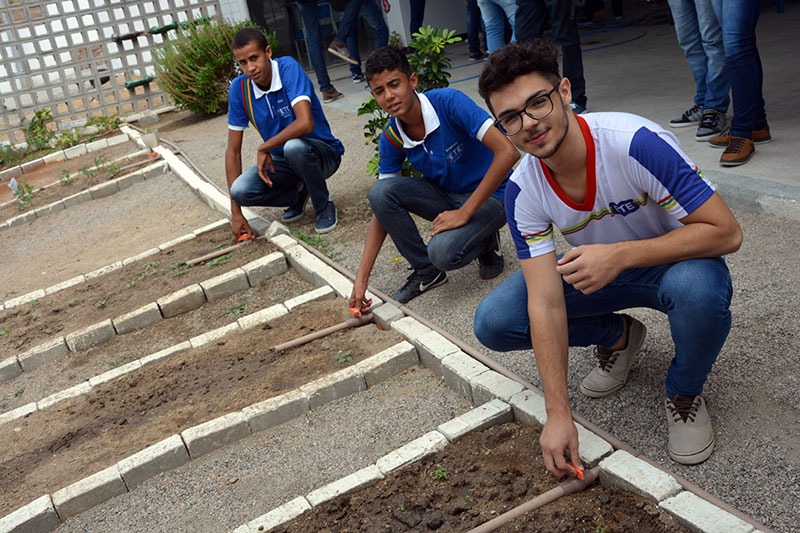 Grupo desenvolveu técnicas para reutilizar a água que era perdida nos bebedouros de toda a escola técnica. fotos: Lourival Pereira/Divulgação