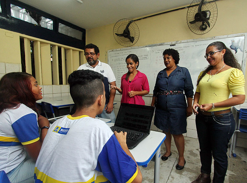 Professores da Escola Municipal Professor Florestan Fernandes se uniram para dar aulas de reforço e revisões. Fotos: Thalyta Tavares/Esp.DP