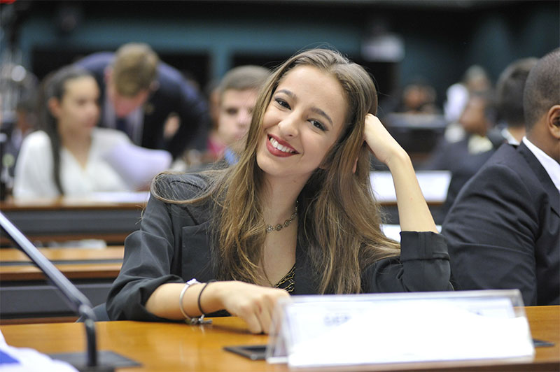 Depois de uma semana na Câmara dos Deputados, Gabriela Calábria conquistou mandato para o continente. Fotos: Gabriela Calábria/Arquivo Pessoal