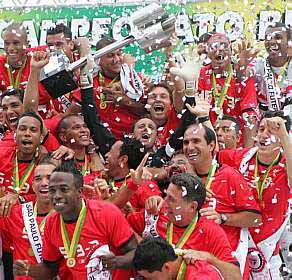 São Paulo vence a Série A de 2007 e torna-se o primeiro pentacampeão brasileiro da história 