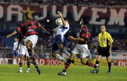 A maior derrota do Flamengo em sua história. Perder o títuloda Copa do Brasil, em 2004, diante do pequeno Santo André foi demais para a nação rubro-negra
