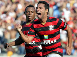Flamengo dá show no Maraca e volta forte para brigar pelo penta