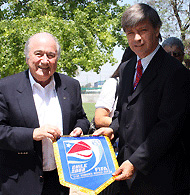 Joseph Blatter (E), presidente da Fifa