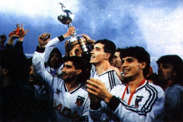 Jogadores do Colo Colo comemoram o título da Libertadores de 1991