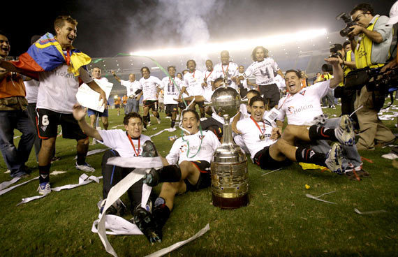 LDU vibra em pleno Maraca e fica com a Libertadores de 2008