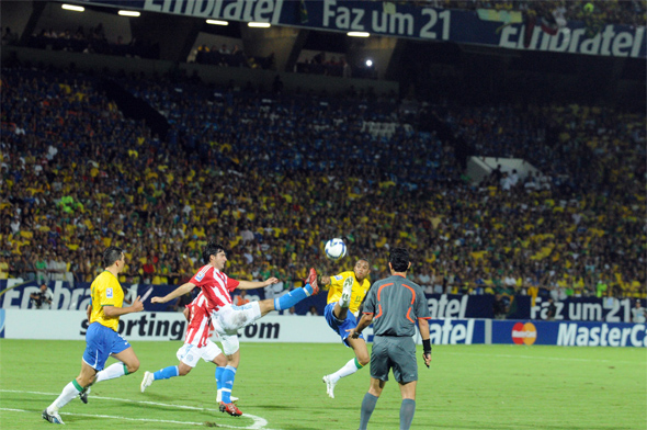 Eliminatórias da Copa de 2010: Brasil 2 x 1 Paraguai (2009)
