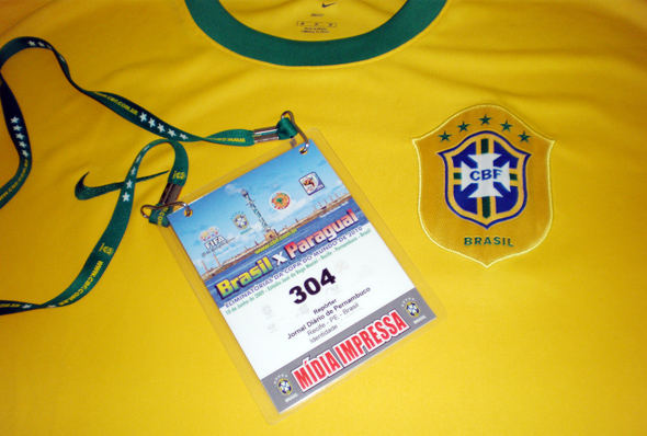 Credencial do jogo Brasil x Paraguai, no Arruda, em 2009