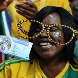 Sul-africana com ingresso da Copa de 2010