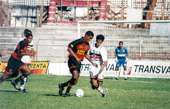 Dado Cavalcanti em 2000, jogando pelo Santa Cruz