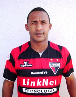Brasão, ex-atacante do Atlético-GO