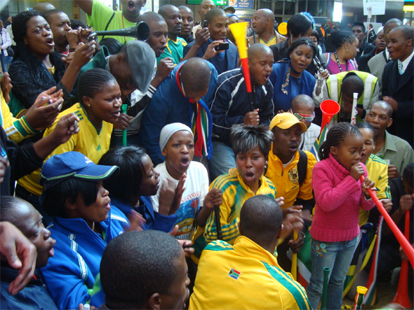 Sul-africanos no Aeroporto de Joanesburgo. Foto: Lucas Fitipaldi/DP