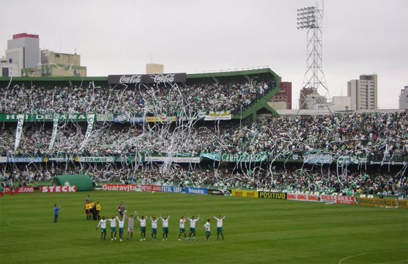 Série B-2010: Coritiba 2 x 0 Portuguesa. Torcida coxa-branca festeja volta do time ao estádio Couto Pereira