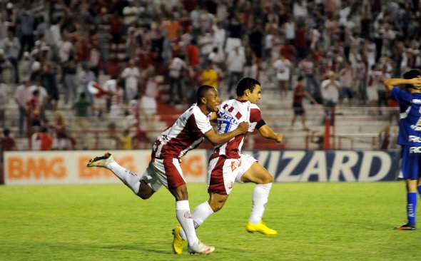 Série B-2010: Náutico 1 x 0 Santo André. Timbu vence no sufoco, com gol de Bruno Veiga. Foto: Edvaldo Rodrigues/Diario de Pernambuco