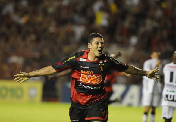 Série B-2010: Sport 2 x 0 ASA. Zagueiro Igor fecha o placar na Ilha. Edvaldo Rodrigues/Diario de Pernambuco