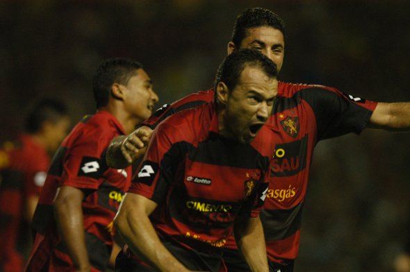 Romerito marca gol na goleada por 4 x 1 sobre o Palmeiras, na Copa do Brasil de 2008. Foto: Jaqueline Maia/Diario de Pernambuco