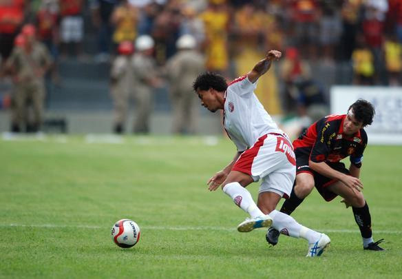 Série B-2010: Sport 1 x 1 Náutico. Foto: Ricardo Fernandes/Diario de Pernambuco