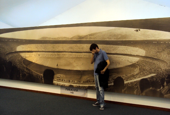 Foto do Maracanã em 1950 no Museu do Futebol, no estádio Centenário, em Montevidéu. Foto: Maria Carolina Santos/Diario de Pernambuco