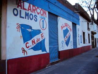 Casa pintada com as cores do Nacional, em Montevidéu. Foto: Cassio Zirpoli/Diario de Pernambuco