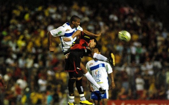 Pernambucano 2011: Cabense 1x0 Sport. Foto: Ricardo Fernandes/Diario de Pernambuco