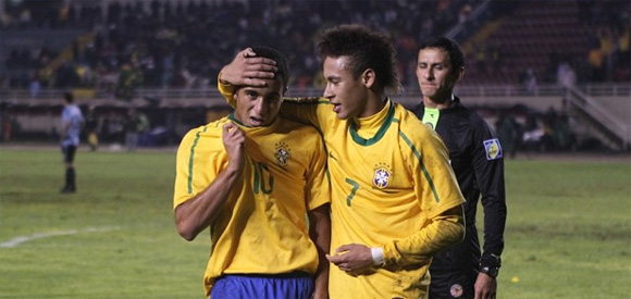 Lucas e Neymar comandam a festa do Brasil no 6 x 0 sobre o Uruguai, que garantiu o título sul-americano Sub-20 e a vaga nos Jogos Olímpicos de 2012. Foto: CBF/divulgação