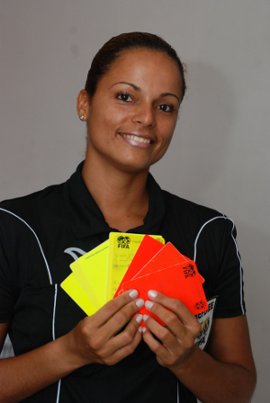 Ana Karina, árbitra de futebol de Pernambuco. Foto: Julio Jacobina/DP/D.A Press