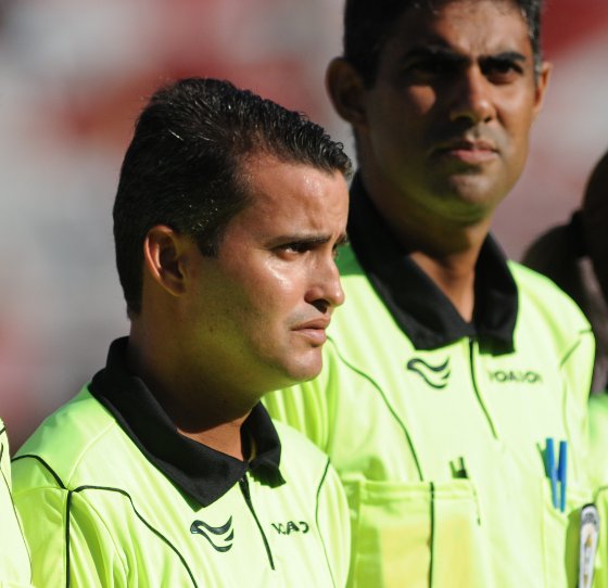 Cláudio Mercante e Emerson Sobral, árbitros do FPF. Foto: Helder Tavares/Diario de Pernambuco