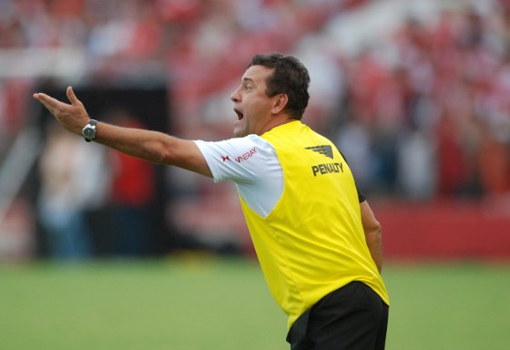 Zé Teodoro, técnico do Santa Cruz. Foto: Ricardo Fernandes/Diario de Pernambuco