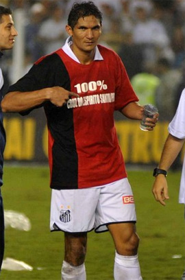 Durval, zagueiro do Santos, campeão paulista de 2011. Foto: Santos/divulgação