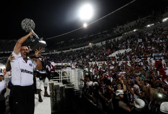 Santa Cruz, campeão pernambucano de 2011. Foto: Ricardo Fernandes/Diario de Pernambuco