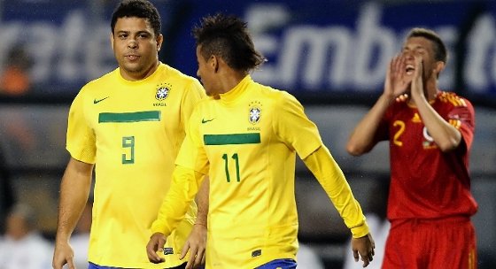 Ronaldo e Neymar, juntos na Seleção Brasileira. Foto: Conmebol/divulgação