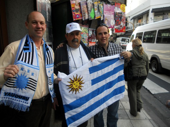 Torcedores do Uruguai em Buenos Aires. Foto: Cassio Zirpoli/Diario de Pernambuco