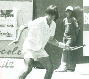 Fernando Meligeni jogando tênis no Recife