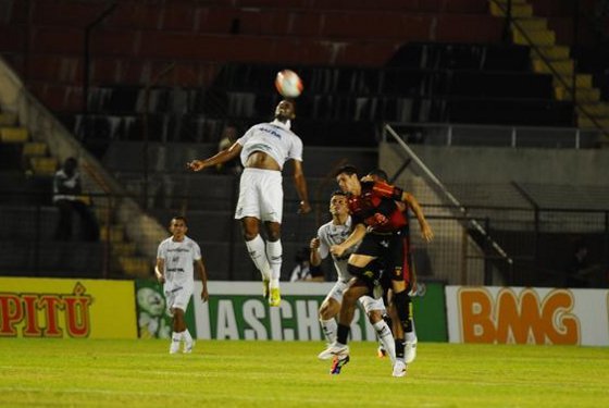 Série B 2011: Sport 1 x 1 Bragantino. Foto: Roberto Ramos/Diario de Pernambuco