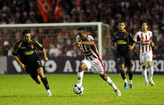 Série A 2009: Náutico 3 x 2 Sport. Foto: Helder Tavares/Diario de Pernambuco