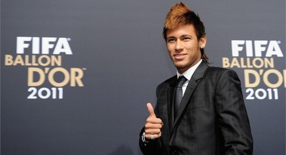 Neymar recebe o Prêmio Puskas 2011. Foto: Fifa/divulgação
