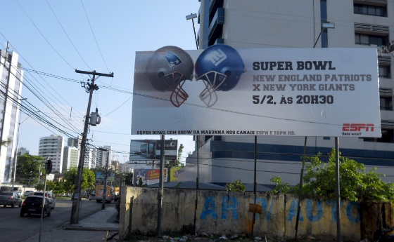 Outdoor do Super Bowl 46, da ESPN, no Recife. Foto: Cassio Zirpoli/Diario de Pernambuco