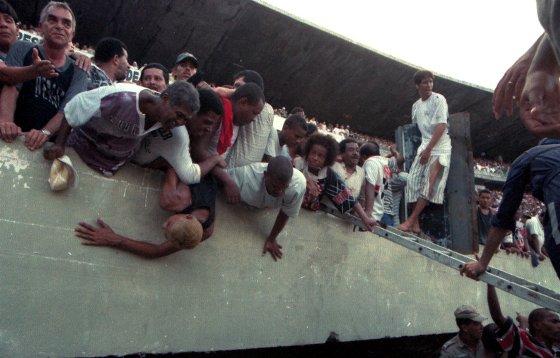Pernambucano 1999: Santa Cruz 1 x 1 Sport. Foto: Edvaldo Rodrigues/DP/D.A Press
