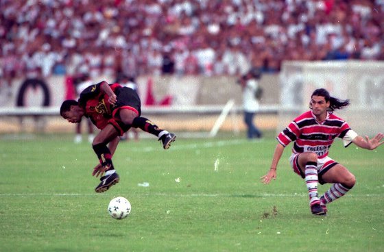 Pernambucano 1999: Santa Cruz 1 x 1 Sport. Foto: Ricardo Borba/Diario de Pernambuco