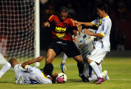 Pernambucano 2012: Sport 2x1 Araripina. Foto: Helder Tavares/Diario de Pernambuco