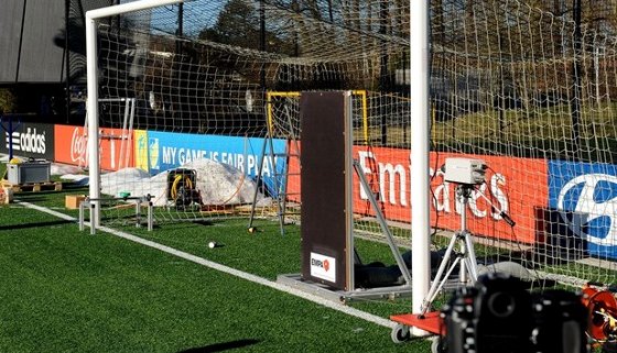 Teste eletrônico da Fifa em jogos de futebol. Foto: Fifa/divulgação
