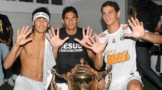 Neymar, Durval e Ganso, campeões com o Santos no Paulista de 2012. Foto: Fifa/divulgação
