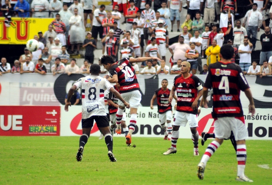 Série C 2012: Santa Cruz x Guarany-CE. Foto: Bernardo Dantas/Diario de Pernambuco