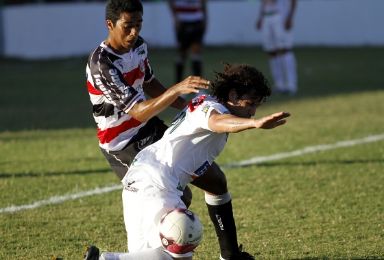 Série C 2012: Salgueiro 2x2 Santa Cruz. Foto: Ricardo Fernandes/Diario de Pernambuco