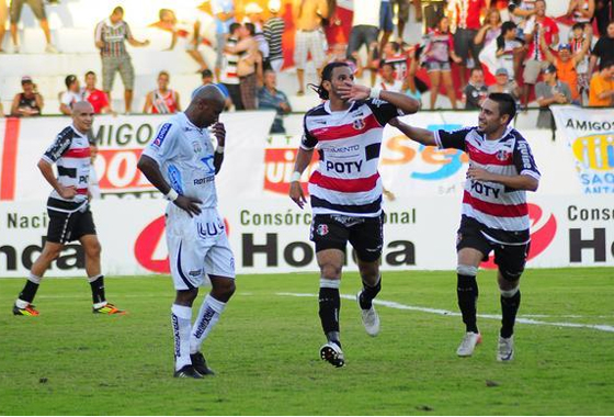 Série C 2012: Santa Cruz 2 x 1 Treze. Foto: Bernardo Dantas/Diario de Pernambuco