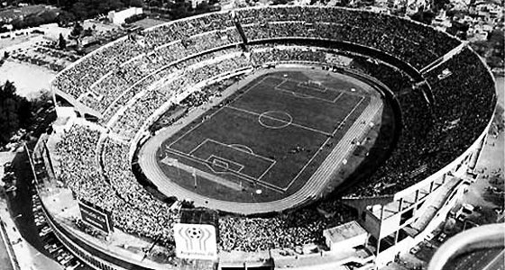 Estádio Monumental de Nuñez, em Buenos Aires, antes da ampliação para a Copa 1978