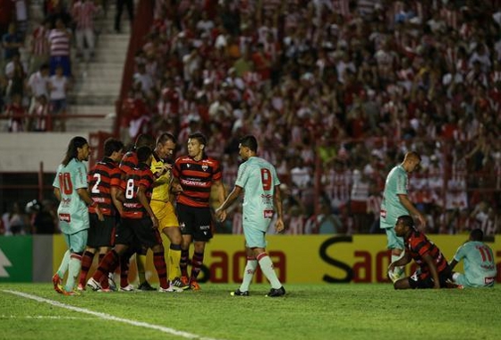 Série A 2012: Náutico 2x0 Atlético-GO. Foto: Hélder Tavares/DP/D.A Press